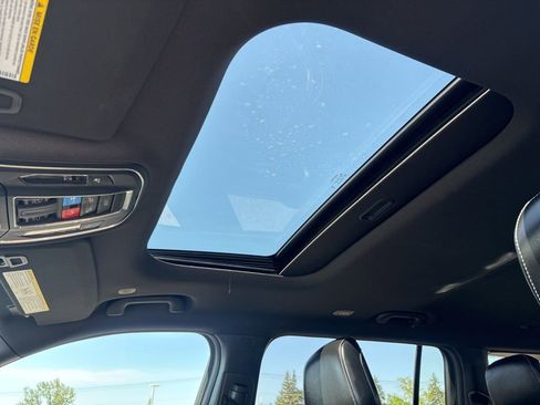 Used 2025 Jeep Grand Cherokee L Altitude AWD/4WD image 11