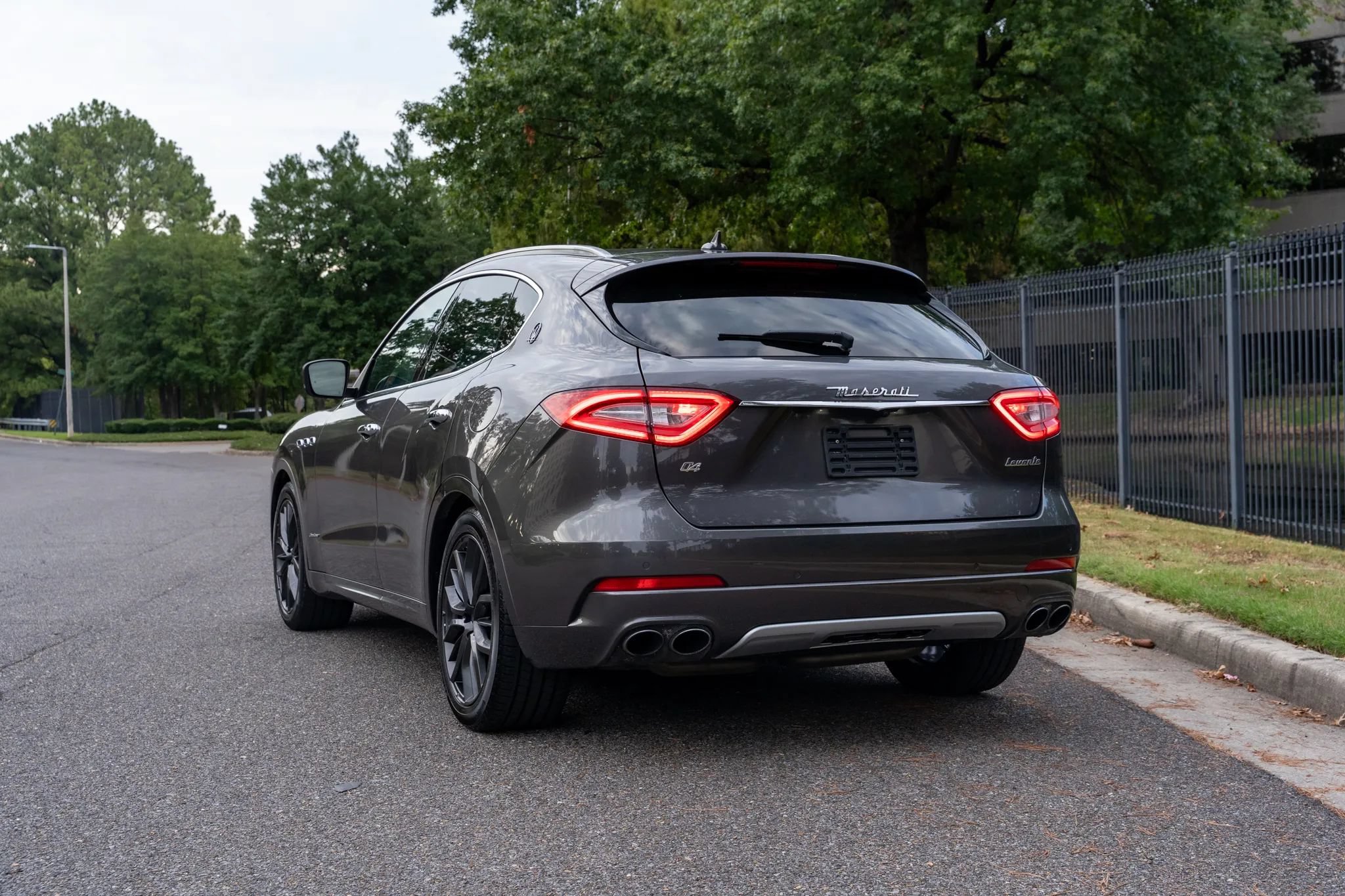 Used 2019 Maserati Levante GranLusso AWD/4WD image 7