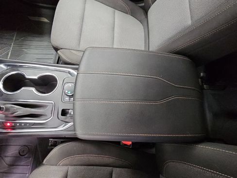 Used 2020 Chevrolet Traverse LT FWD image 22