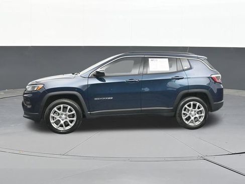 Used 2024 Jeep Compass Latitude AWD/4WD image 8