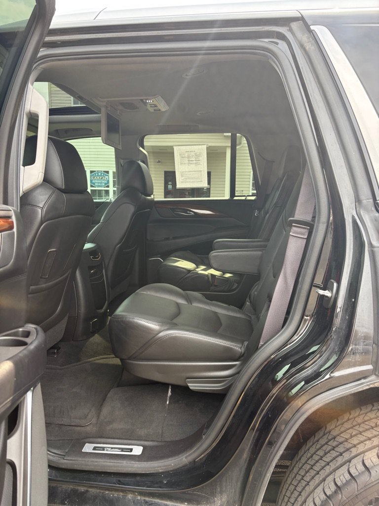 Used 2016 Cadillac Escalade Luxury AWD/4WD image 10