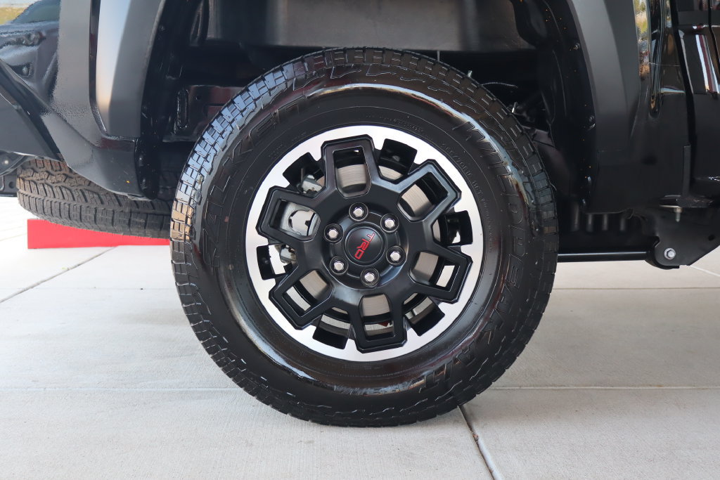 Used 2025 Toyota Tacoma TRD Off-Road AWD/4WD image 12