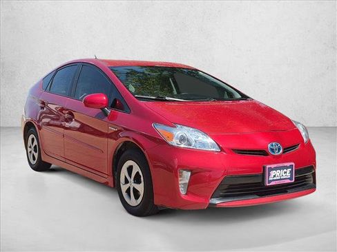 Used 2014 Toyota Prius Two FWD image 3