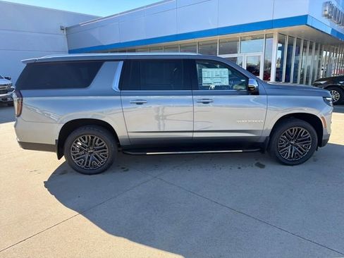 New 2026 Chevrolet Suburban Premier image 16