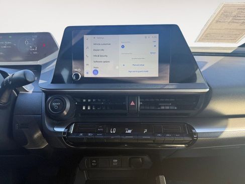 Used 2024 Toyota Prius LE image 6