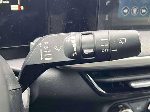 Used 2025 Nissan Kicks SV w/ Illumination Package image 24