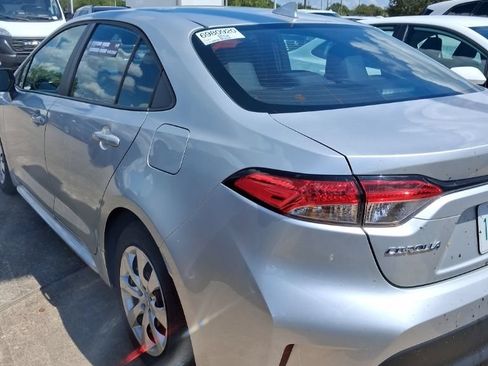 Used 2025 Toyota Corolla LE FWD image 4