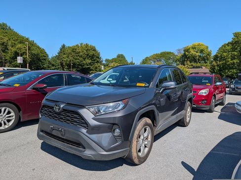 Used 2021 Toyota RAV4 XLE AWD/4WD image 3