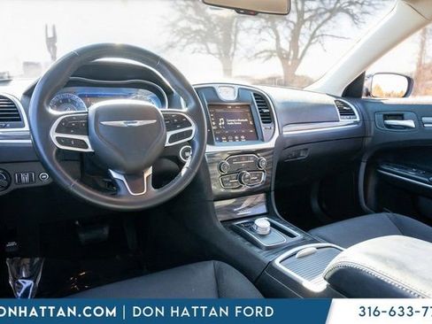 Used 2022 Chrysler 300 Touring w/ Sport Appearance Package image 21