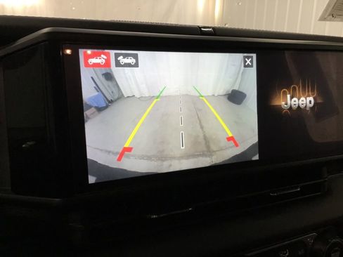 Used 2024 Jeep Wrangler Rubicon image 27