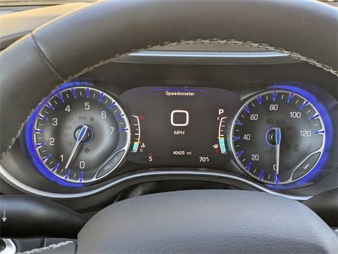 Certified 2024 Chrysler Pacifica Touring-L image 27