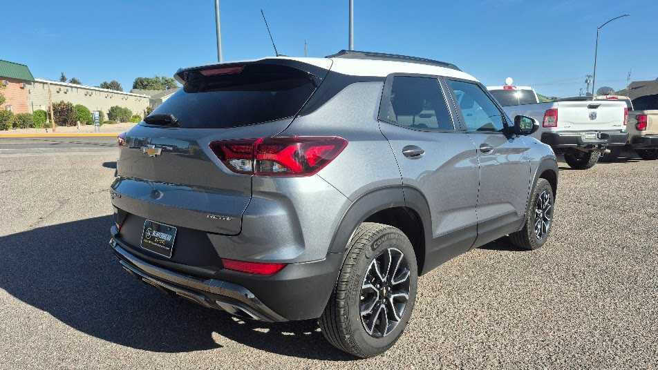 Used 2022 Chevrolet TrailBlazer ACTIV AWD/4WD image 3