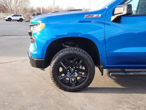 Used 2022 Chevrolet Silverado 1500 LT Trail Boss w/ Protection Package AWD/4WD image 9