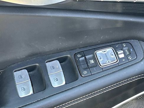 Used 2021 Genesis G90 3.3T Premium RWD image 18