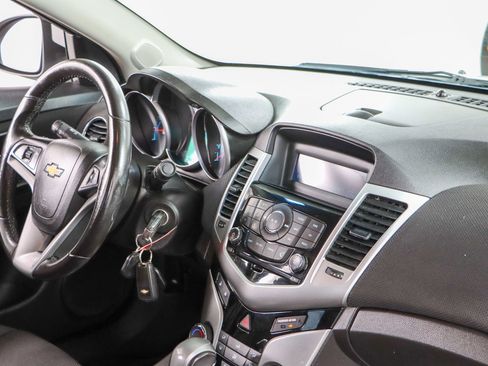 Used 2014 Chevrolet Cruze LT image 24