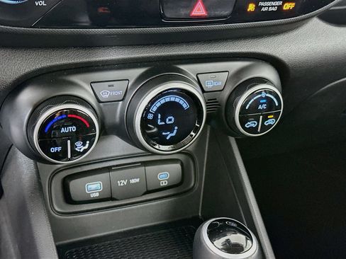 Used 2025 Hyundai Venue SEL FWD image 23