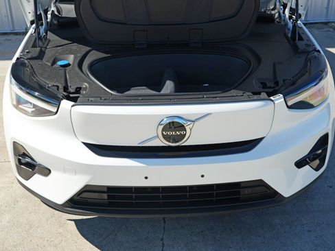 Used 2023 Volvo XC40 Recharge Plus w/ Protection Package Premier image 8