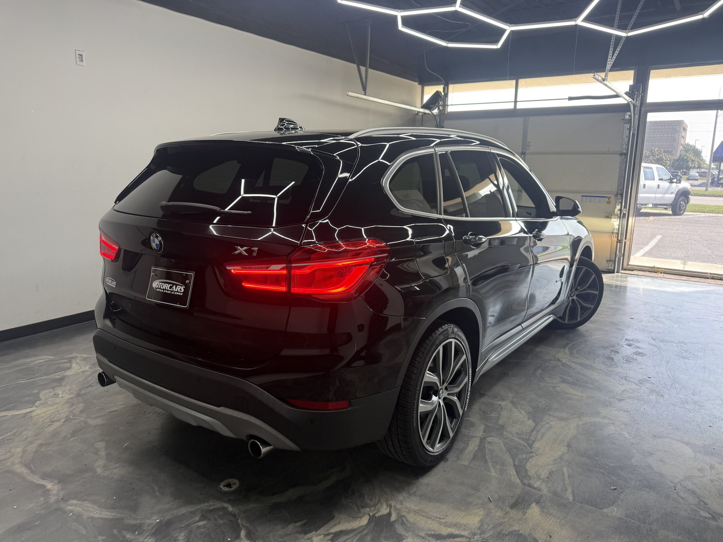 Used 2017 BMW X1 xDrive28i AWD/4WD image 2