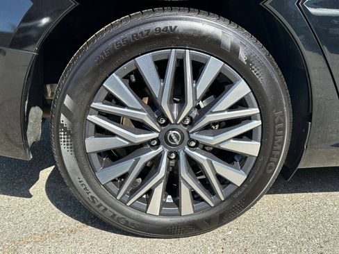 Used 2025 Nissan Altima 2.5 SV FWD image 25