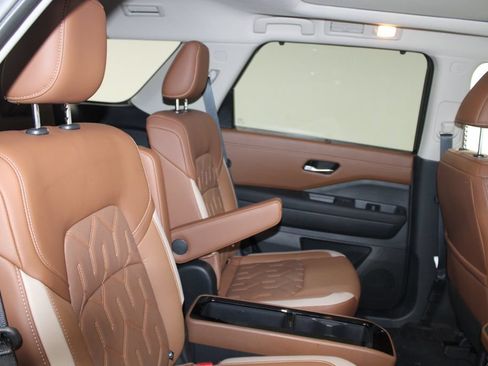 Used 2026 Nissan Pathfinder Platinum AWD/4WD image 24
