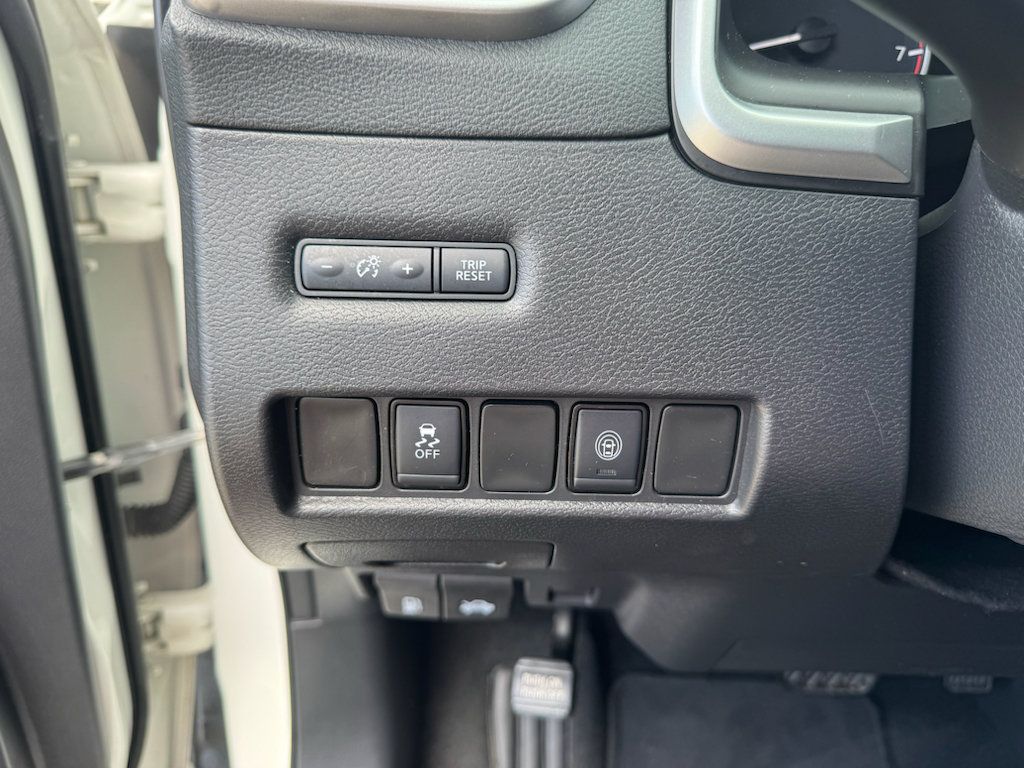 Used 2020 Nissan Murano SV FWD image 12