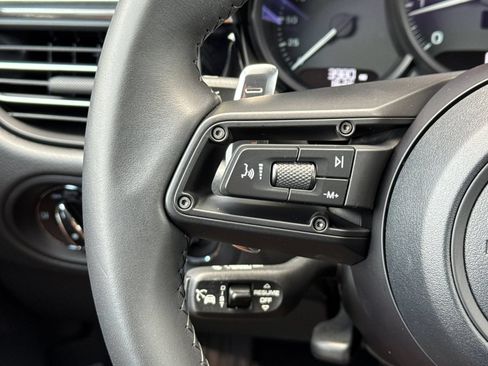 Certified 2026 Porsche Macan AWD/4WD image 28