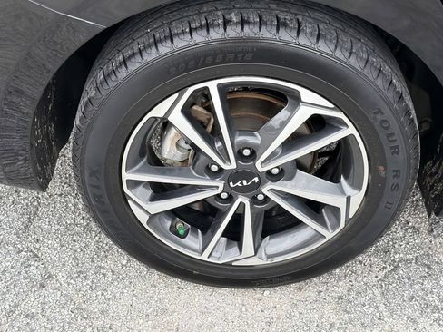 Used 2023 Kia Forte LXS w/ LXS Technology Package FWD image 6