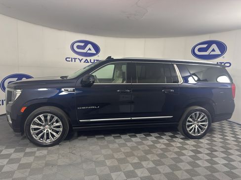 Used 2021 GMC Yukon XL Denali w/ Denali Premium Package AWD/4WD image 6