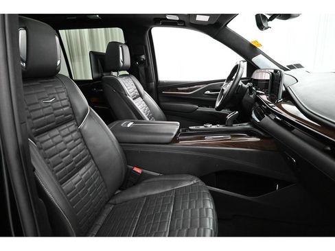 Used 2023 Cadillac Escalade Sport Platinum w/ LPO, ONYX Package AWD/4WD image 23