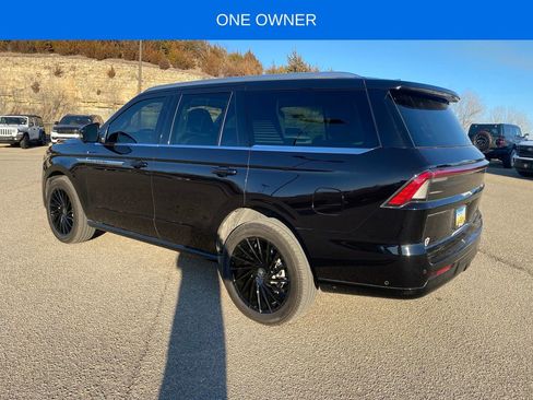 Used 2025 Lincoln Navigator Reserve image 4