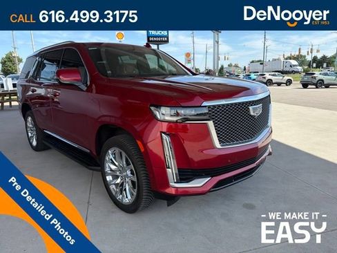 Used 2023 Cadillac Escalade Premium Luxury w/ LPO, Radiant Package AWD/4WD image 3