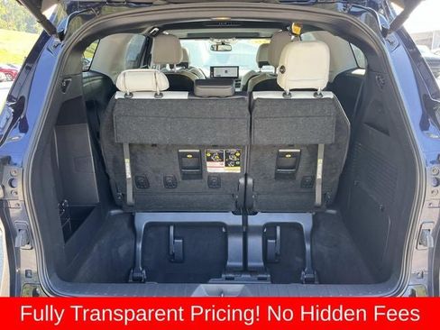 Used 2025 Toyota Sienna XSE AWD/4WD image 19