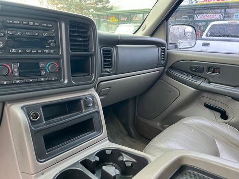 Used 2003 Chevrolet Suburban 2500 LT w/ LT Preferred Equipment Group image 8