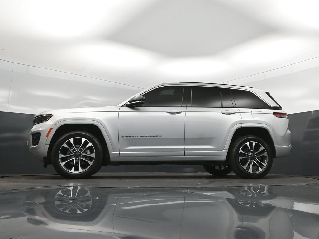 Used 2023 Jeep Grand Cherokee Overland RWD image 39