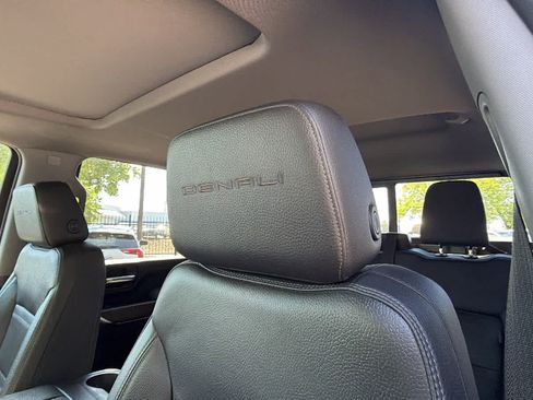 Used 2021 GMC Sierra 2500 Denali w/ Denali Ultimate Package AWD/4WD image 11