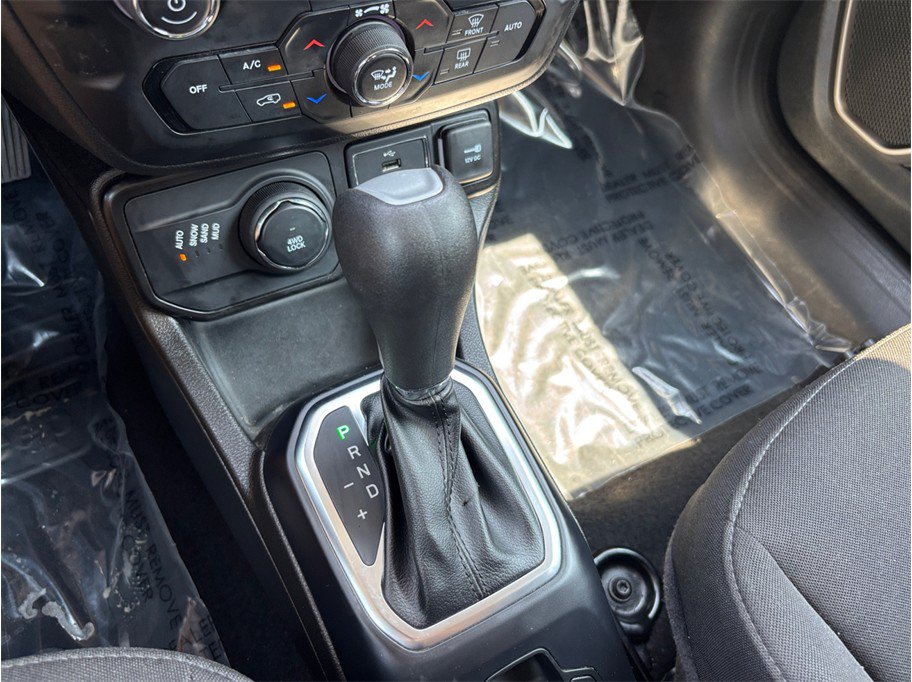 Used 2023 Jeep Renegade Latitude AWD/4WD image 32
