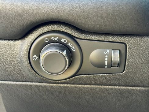 Certified 2025 Dodge Durango GT image 29