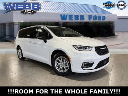 Used 2024 Chrysler Pacifica Touring-L