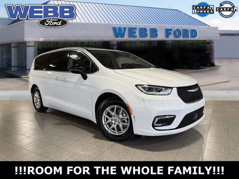 Used 2024 Chrysler Pacifica Touring-L image 1