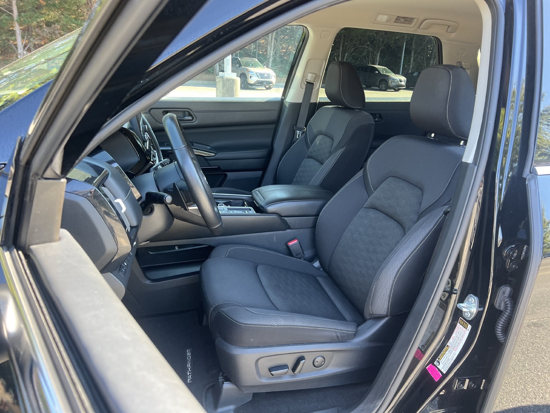 Used 2024 Nissan Pathfinder SV FWD image 16