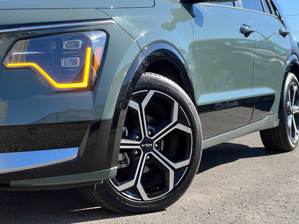 Certified 2023 Kia Niro SX Touring FWD image 2