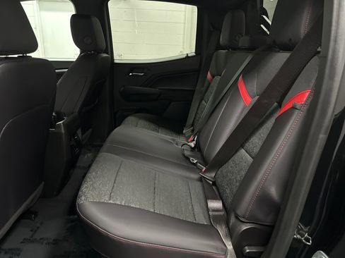 Used 2025 Chevrolet Colorado Z71 w/ Midnight Edition image 23