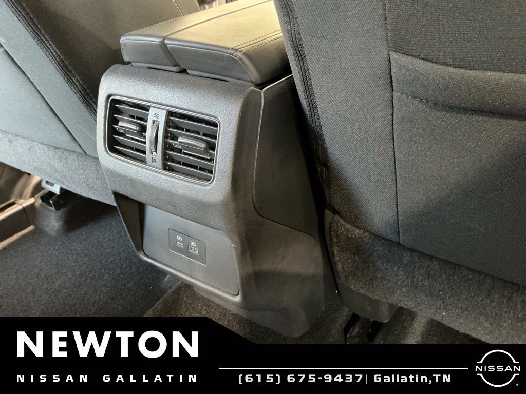 Used 2022 Nissan Rogue SV FWD image 15