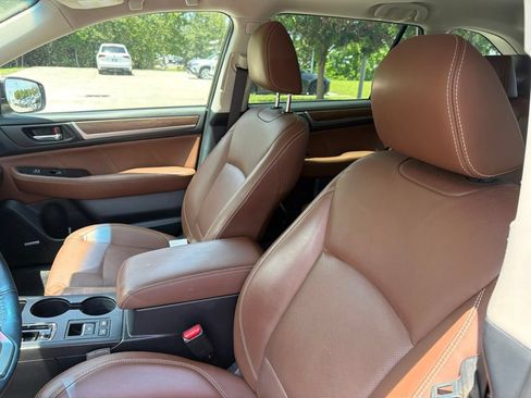 Used 2018 Subaru Outback 3.6R Touring AWD/4WD image 10