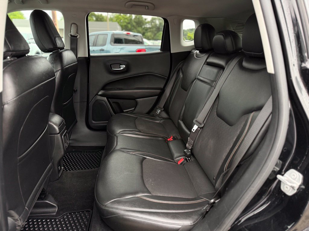 Used 2018 Jeep Compass Latitude w/ Cold Weather Group AWD/4WD image 11