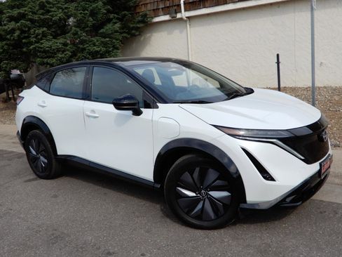 Used 2023 Nissan Ariya AWD image 3