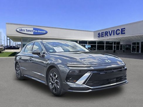 Certified 2025 Hyundai Sonata SEL FWD image 2