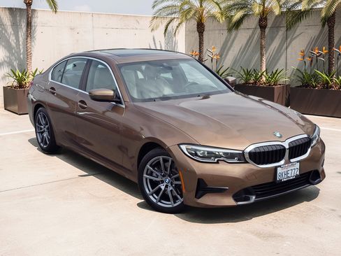 Used 2019 BMW 330i Sedan w/ Premium Package RWD image 2