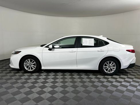 Used 2025 Toyota Camry LE image 8