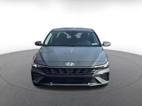 Used 2025 Hyundai Elantra Limited image 4